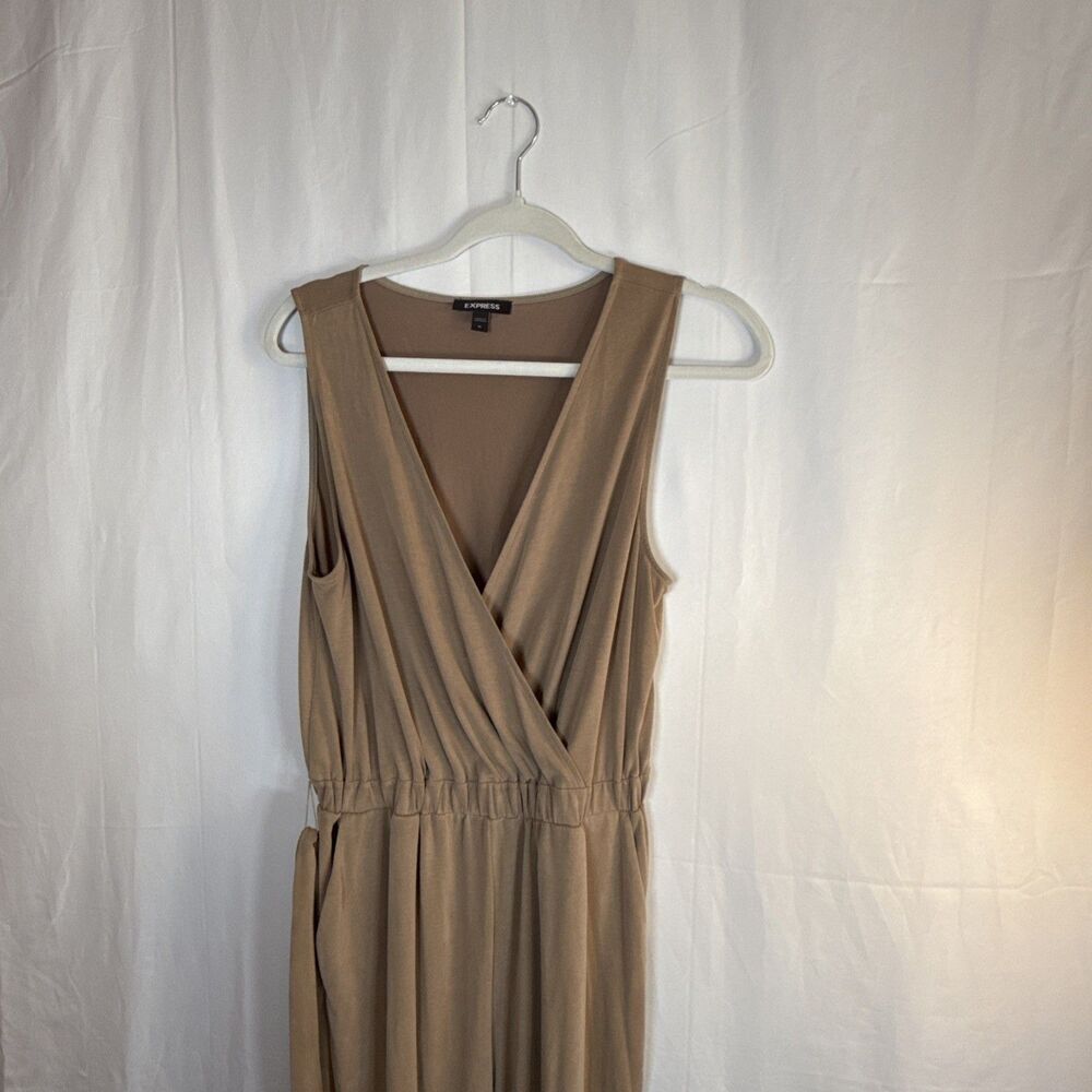 Express Light Brown Plunge Neck Wide Leg Belted Jumpsuit Size Medium Preowned - Picture 4 of 14